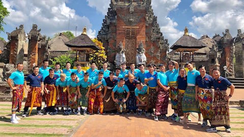 Tuyển thủ Việt Nam tung tăng trong bộ váy truyền thống Indonesia Tuyển thủ Việt Nam tung tăng trong bộ váy truyền thống Indonesia