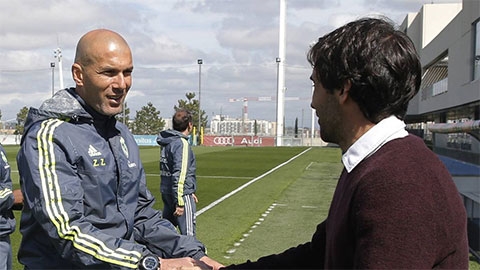Real tính bổ hiệm Raul thay Zidane