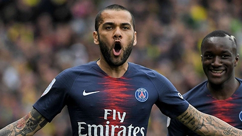 Alves tiết lộ cuộc sống đầy phân biệt chủng tộc của người Paris