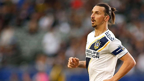 Ancelotti gọi điện rủ Ibrahimovic đến Napoli