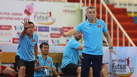 HLV Miguel Rodrigo: "Việt Nam phải giành vé dự VCK châu Á" HLV Miguel Rodrigo: "Việt Nam phải giành vé dự VCK châu Á"