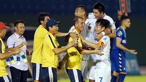 B.Bình Dương 1-2 Quảng Nam: Lần đầu cho xứ Quảng B.Bình Dương 1-2 Quảng Nam: Lần đầu cho xứ Quảng