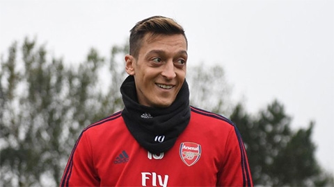 Emery: "Loại Oezil là quyết định của toàn đội" Emery: "Loại Oezil là quyết định của toàn đội"