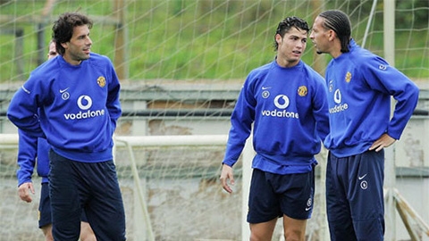 Bốn đồng đội được Ronaldo xem như 'thầy' hồi ở M.U