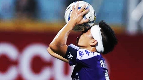 Hà Nội FC tặng 100 quả bóng có chữ ký của các ngôi sao ĐT Việt Nam cho NHM