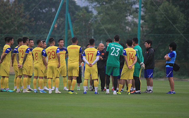 Chiều ngày 31/10, ĐT Việt Nam có buổi tập thứ 2 chuẩn bị cho 2 trận đấu với UAE và Thái Lan ở vòng loại World Cup 2022. Buổi tập này của ĐT Việt Nam có thêm sự xuất hiện của thủ môn Đặng Văn Lâm và trung vệ Lê Văn Đại