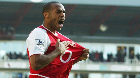 Thierry Henry, người khai sinh ra mẫu tiền đạo kiến tạo tại Premier League 