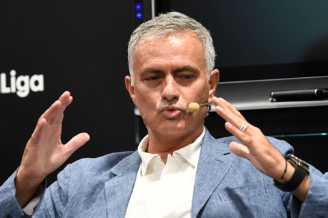 Mourinho hiện đang thất nghiệp và tạm thời làm một chuyên gia phân tích