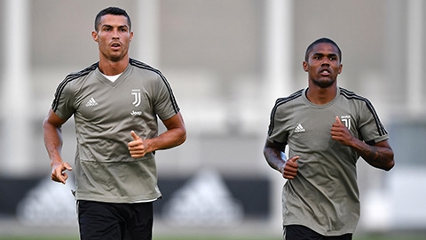 Thói quen cởi trần của Ronaldo giúp ích nhiều cho Juventus