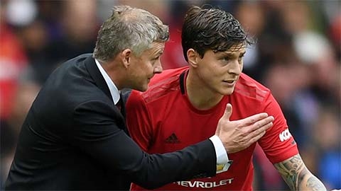 Scholes: 'M.U cần tìm trung vệ thay thế Lindelof'