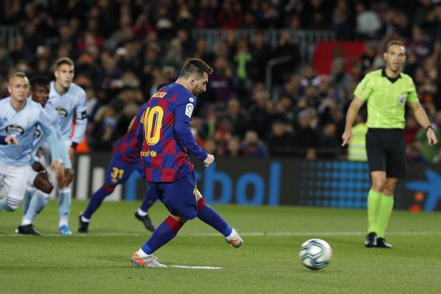 Messi mở tỷ số trên chấm phạt đền ở phút 23