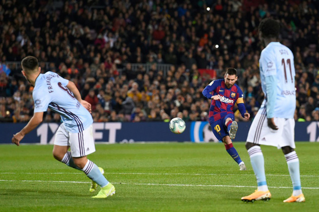 Messi ghi thêm 2 bàn đều từ đá phạt
