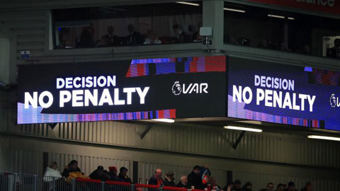 Phần lớn CLB Premier League muốn ‘tiêu diệt’ VAR