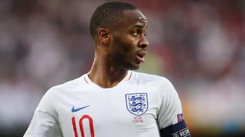 Ferdinand chỉ trích, cầu thủ bất ngờ vì Southgate loại Sterling