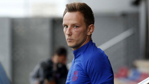 Rakitic chỉ trích Barca trên truyền hình