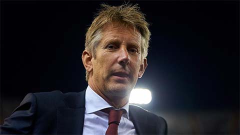 M.U vỡ mộng đón Van der Sar trở lại làm GĐTT