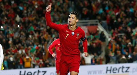 Ronaldo tỏa sáng trước Lithuania