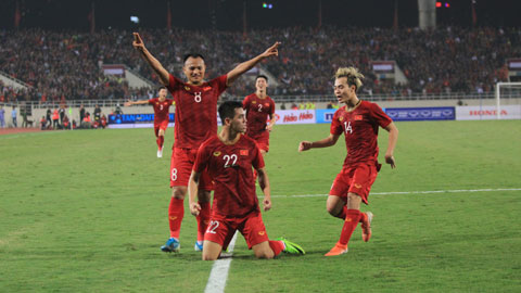 Cầu thủ Việt Nam ăn mừng chiến thắng - Ảnh: Phan Tùng