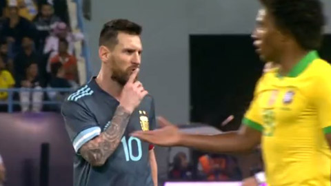 Messi bị tố xấc xược với HLV Tite