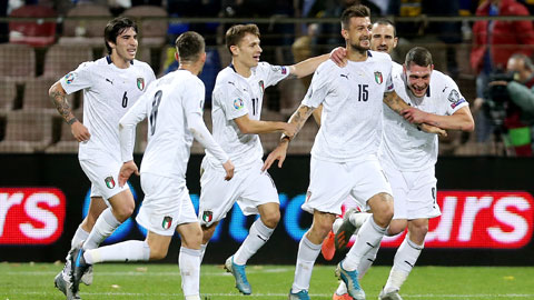 Đến Acerbi cũng có thể ghi bàn ở ĐT Italia