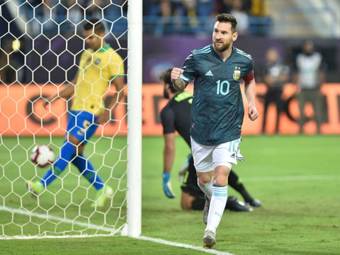 Messi ăn mừng bàn thắng duy nhất vào lưới Brazil
