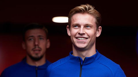 Hàng tiền vệ Barca & công thức De Jong + 2