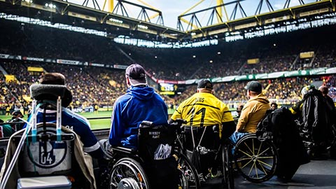 Bundesliga giúp người khuyết tật vào sân