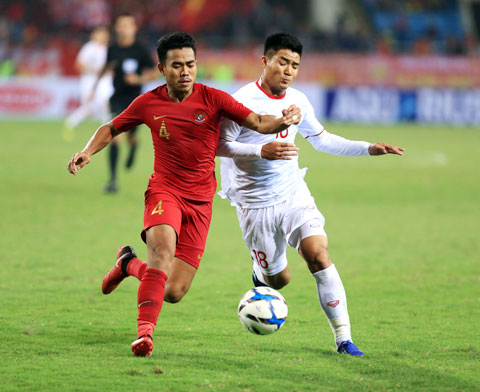 Đức Chinh (phải) và đồng đội từng chật vật mới có thể vượt qua Indonesia trên sân nhà ở vòng loại  U23 châu Á mới đây