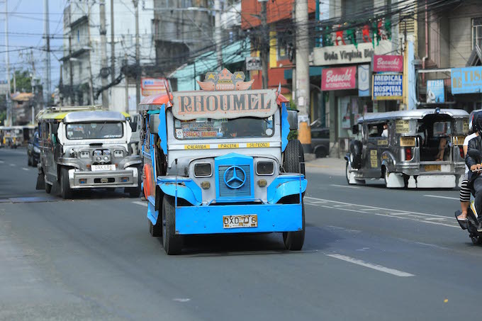 Tricycle và jeepney là hai phương tiện giao thông công cộng chủ yếu ở Binan. Ảnh: Đức Cường