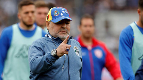 Maradona hết cửa tái hợp bồ cũ 