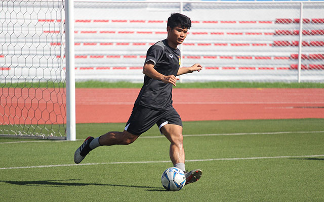 Các cầu thủ thể hiện sự tập trung cao độ trong tập luyện, cho thấy quyết tâm lớn trước trận gặp U22 Việt Nam