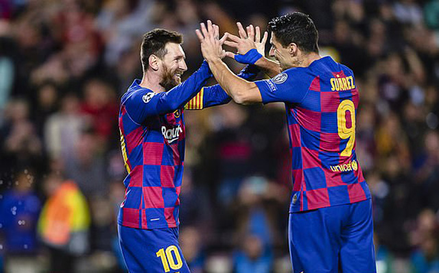 Suarez "lại quả" để Messi ghi bàn thắng ở trận đấu thứ 700 cho Barca