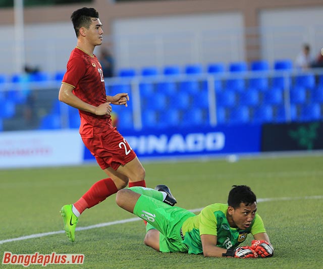 Tiến Linh chỉ còn kém Đức Chinh đúng 1 pha lập công. Anh cũng là cầu thủ thứ 2 ghi trên 2 bàn/trận dưới thời Park Hang Seo 