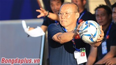 HLV Park Hang Seo hóa 'ball boy' trong trận U22 Việt Nam 6-1 U22 Lào 