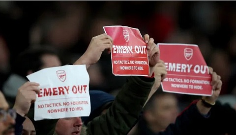Fan Arsenal đòi đuổi Emery