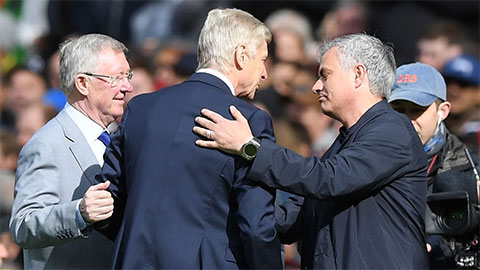 HLV Mourinho ngày nào cũng phải 'chiến đấu'