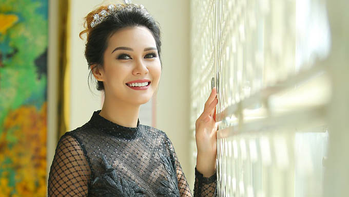 Angelia Ong - Hoa hậu trái đất 2015: Người đồng hành cùng đoàn Thái Lan