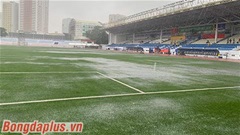 Sân thi đấu trận U22 Việt Nam vs U22 Singapore biến thành sông vì siêu bão Kammuri