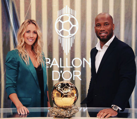 Sandy Heribert cùng Didier Drogba dẫn chương trình gala Quả bóng vàng 2019