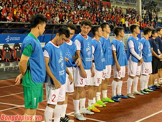 Trong trận đấu giữa U22 Việt Nam và U22 Singapore, thủ môn Bùi Tiến Dũng được HLV Park Hang Seo cất lên băng ghế dự bị. 
