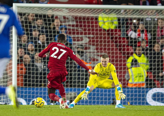 Origi mở ra bữa tiệc bàn thắng trên sân Anfield ngay phút thứ 6