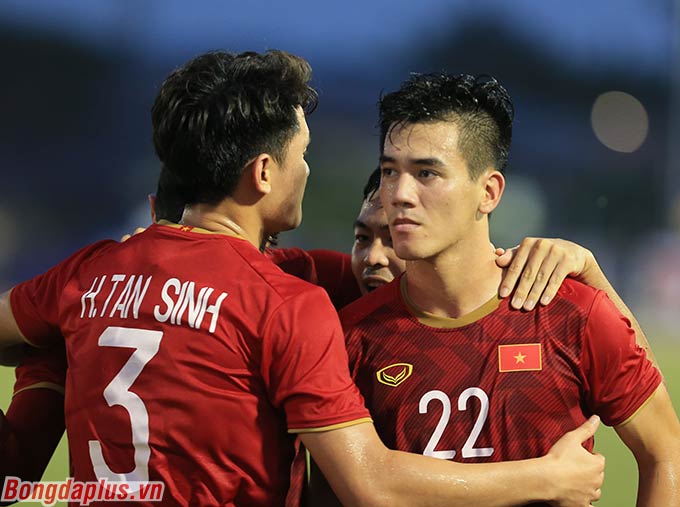 U22 Việt Nam gỡ hòa 2-2 trước U22 Thái Lan, qua đó đủ điều kiện vào vòng bán kết với ngôi nhất bảng B.