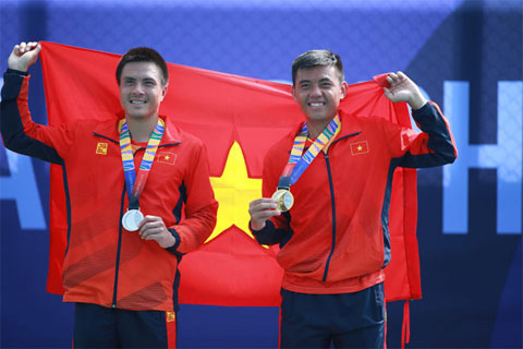 Daniel Cao Nguyễn (HC bạc) và Lý Hoàng Nam (HC vàng)