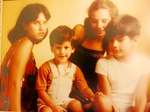 4 đứa con nhà Guardiola. Theo thứ tự từ trái sang phải:  Francesca, Pere, Olga và Pep
