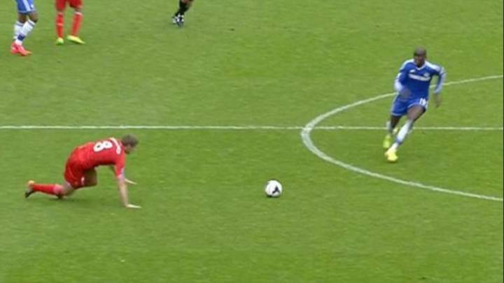 Cú trượt chân của đội trưởng Steven Gerrard là một trong những điểm đáng nhớ 