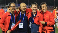 Ông Park tặng Huy chương vàng SEA Games cho trợ lý