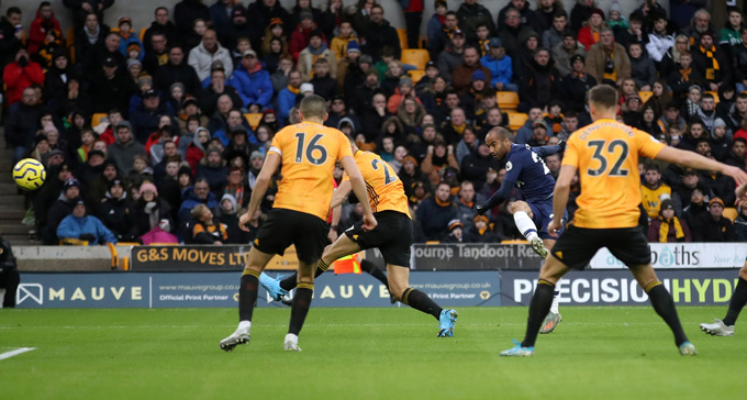 Moura mở tỷ số cho Tottenham ở phút thứ 8