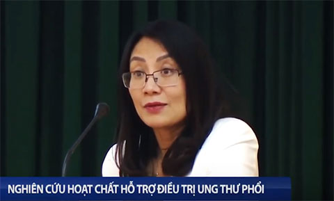 TS.BS Nguyễn Thị Thái Hòa trình bày báo cáo về những tiến bộ trong điều trị và phòng ngừa u phổi