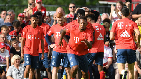 Bayern (giữa) đang vấp phải sự cạnh tranh quyết liệt từ các đội bóng khác trong cuộc đua vô địch