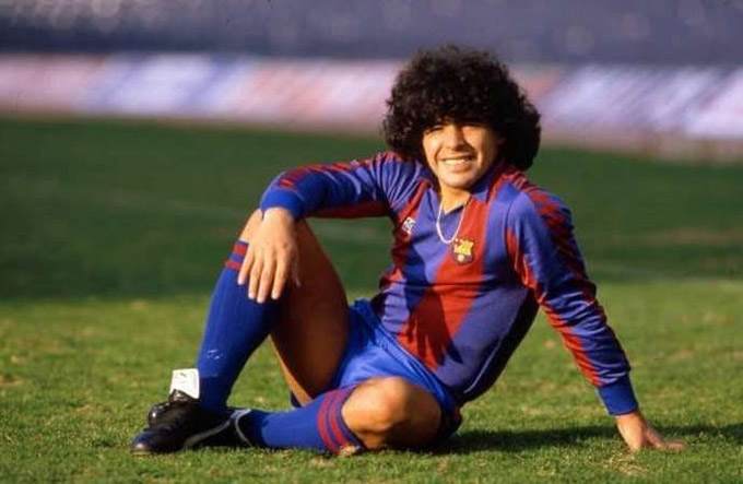 Maradona từng khiến fan Real phát cuồng ở Bernabeu